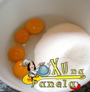 gemas de ovos e açúcar